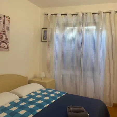 Emc2 לינה וארוחת בוקר
